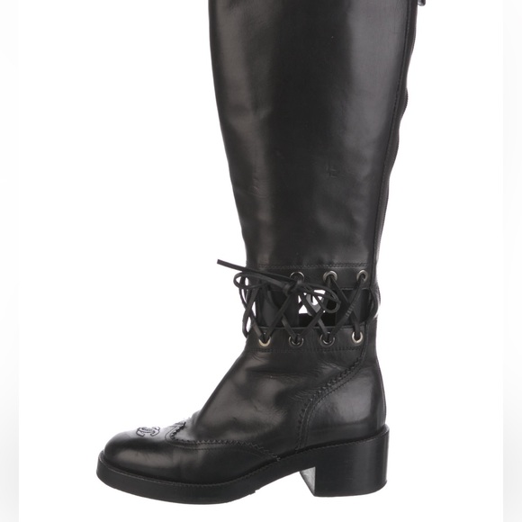 Chanel interlocking CC cut out leather lace up boot - Picture 2 of 16